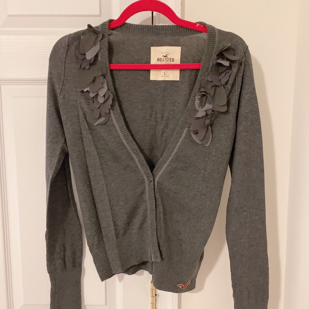 🆕 [Hollister] Grey Ruffled Cardigan